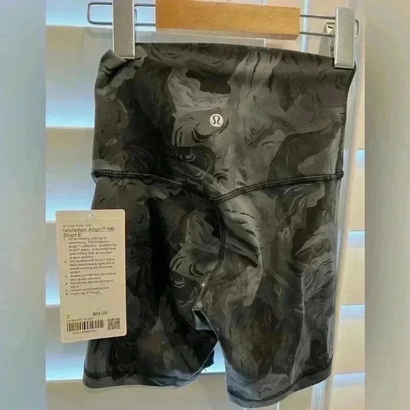 LululemonAlign HR short 6 - Picture 2 of 2